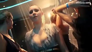 Wet Model Asstomouth